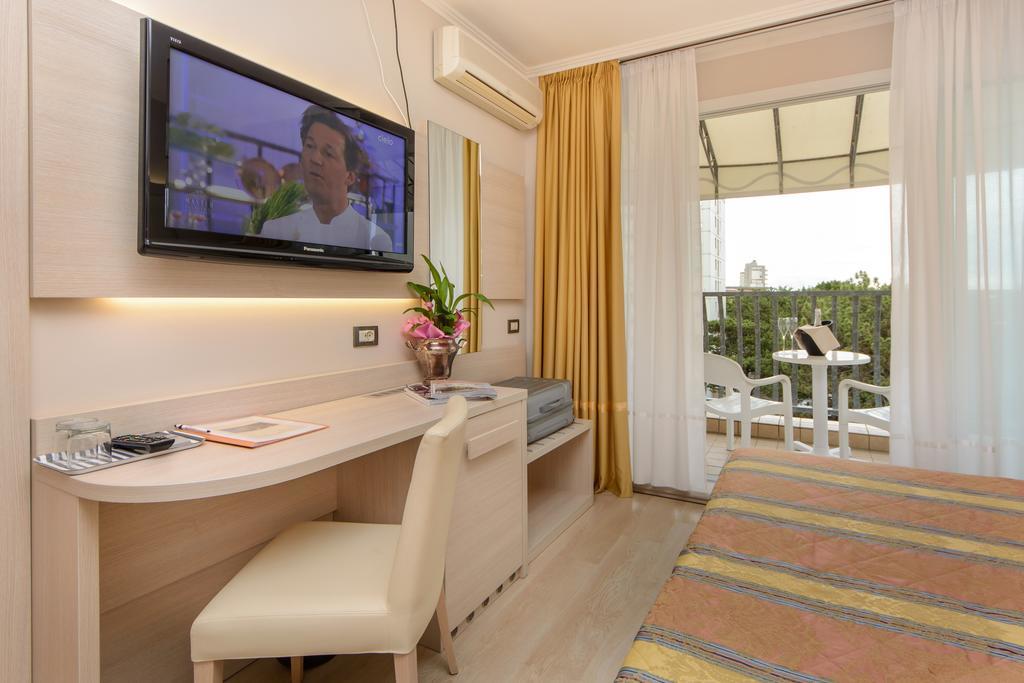Hotel Croce Di Malta Lignano Sabbiadoro Luaran gambar