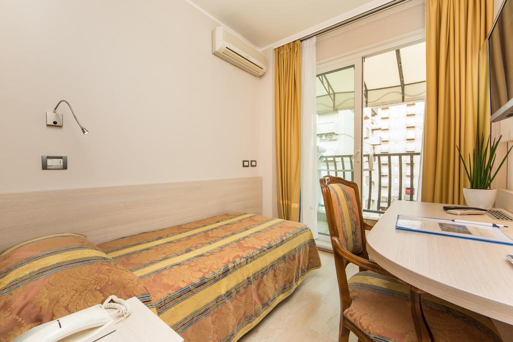 Hotel Croce Di Malta Lignano Sabbiadoro Luaran gambar