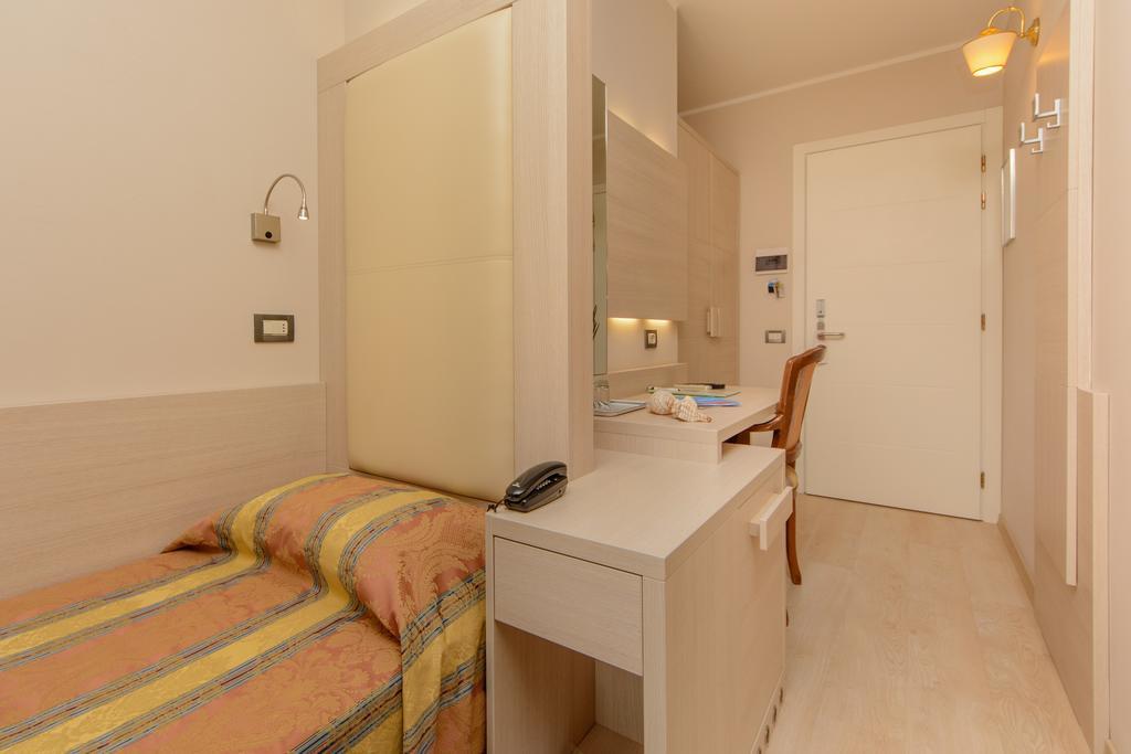 Hotel Croce Di Malta Lignano Sabbiadoro Luaran gambar